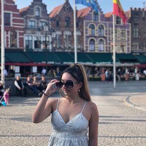 Meet your Posher, Emily